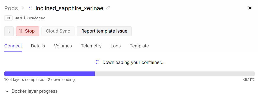 RunPod แท็บ Connect ระหว่างดึง image: Downloading your container พร้อมแถบความคืบหน้า